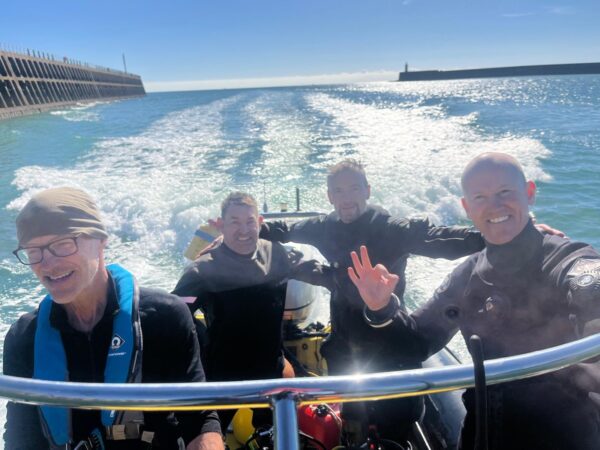New qualified divers dive there first wreck